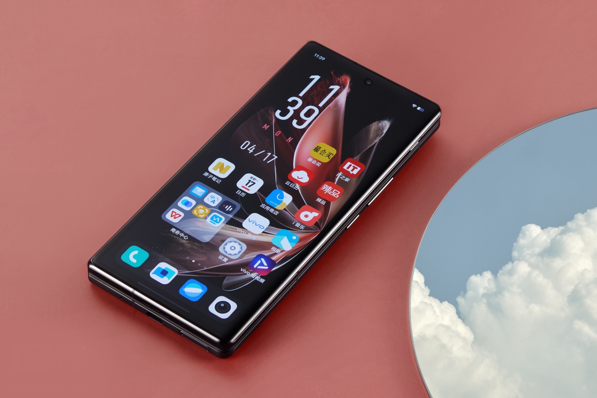 флагманский складной смартфон Vivo X Fold 2