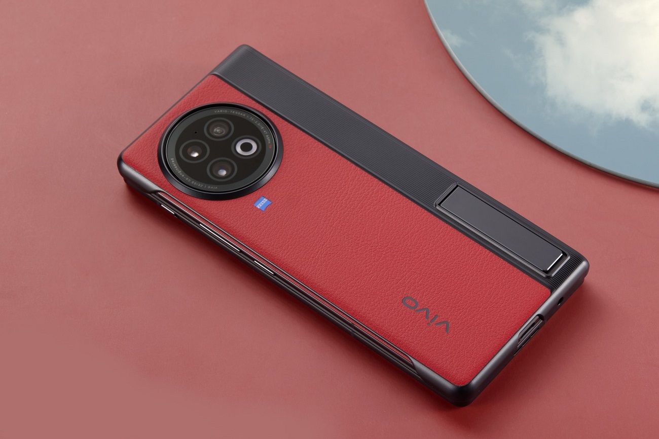 флагманский складной смартфон Vivo X Fold 2